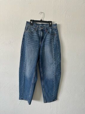 Old Navy High-Rise Barrel Leg jeans size 2